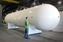 C4-Pressure-Vessel-with-Person