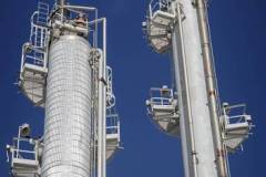 Refinery or chemical plant distillation tower equipment